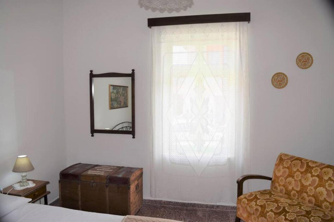 Village Home In Paradeísion エクステリア 写真