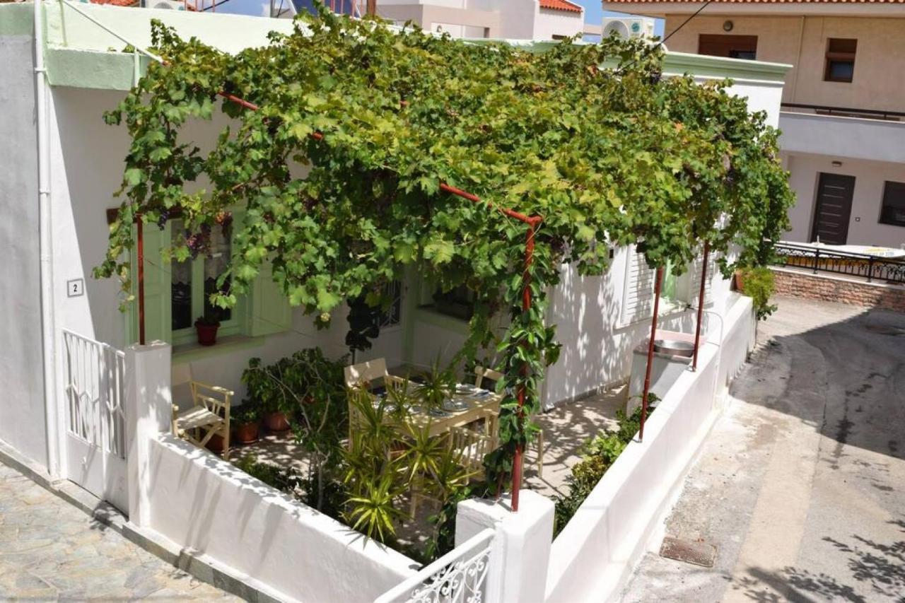 Village Home In Paradeísion エクステリア 写真